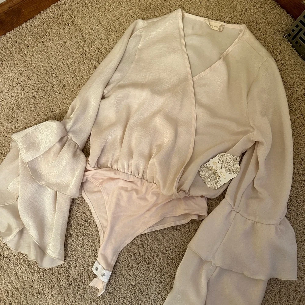 Altar’d State brand new with tags bodysuit! Cute for dinner & Holiday Parties - Picture 3 of 3